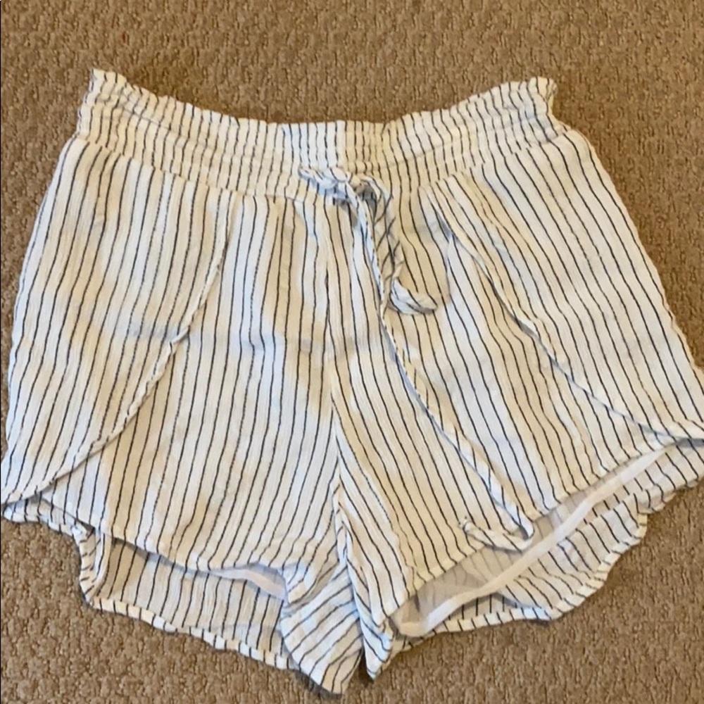 american eagle smocked shorts. fit bigger.